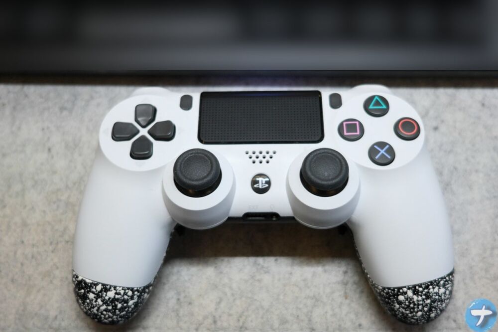 友だちからタダで貰った「DUALSHOCK 4」の写真