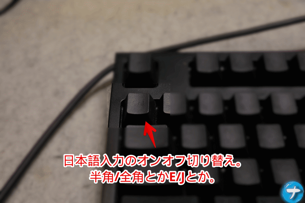 「GEEKOM」に接続した「REALFORCE TKL SA/R2TLSA-JP3-BK」の半角/全角キー写真